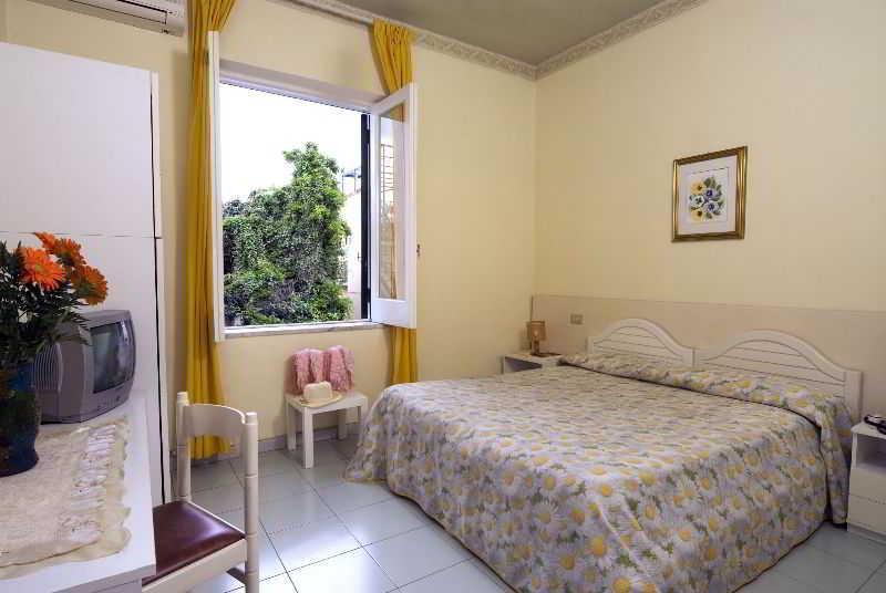 Villa Diana - Beach & Rooms Ischia Eksteriør bilde